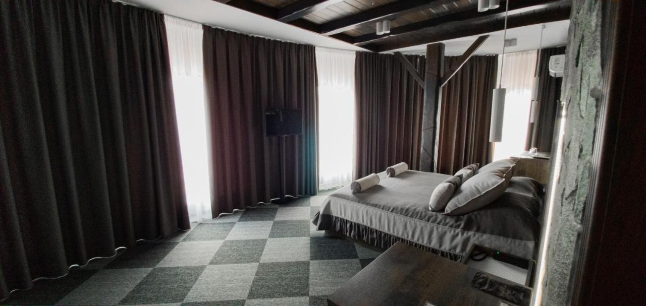 Hotel Pidkova Rivne Esterno foto