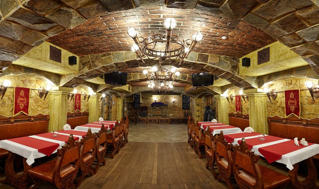 Hotel Pidkova Rivne Esterno foto